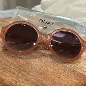 Quay “Chill Pill” Sunglasses in Pink